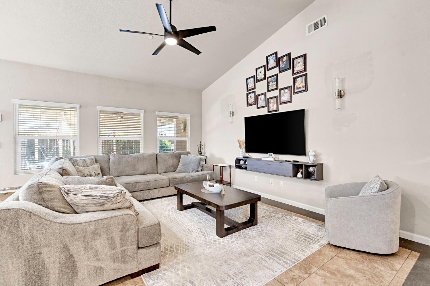 3091 N Apricot Ave, Fresno, CA 93727