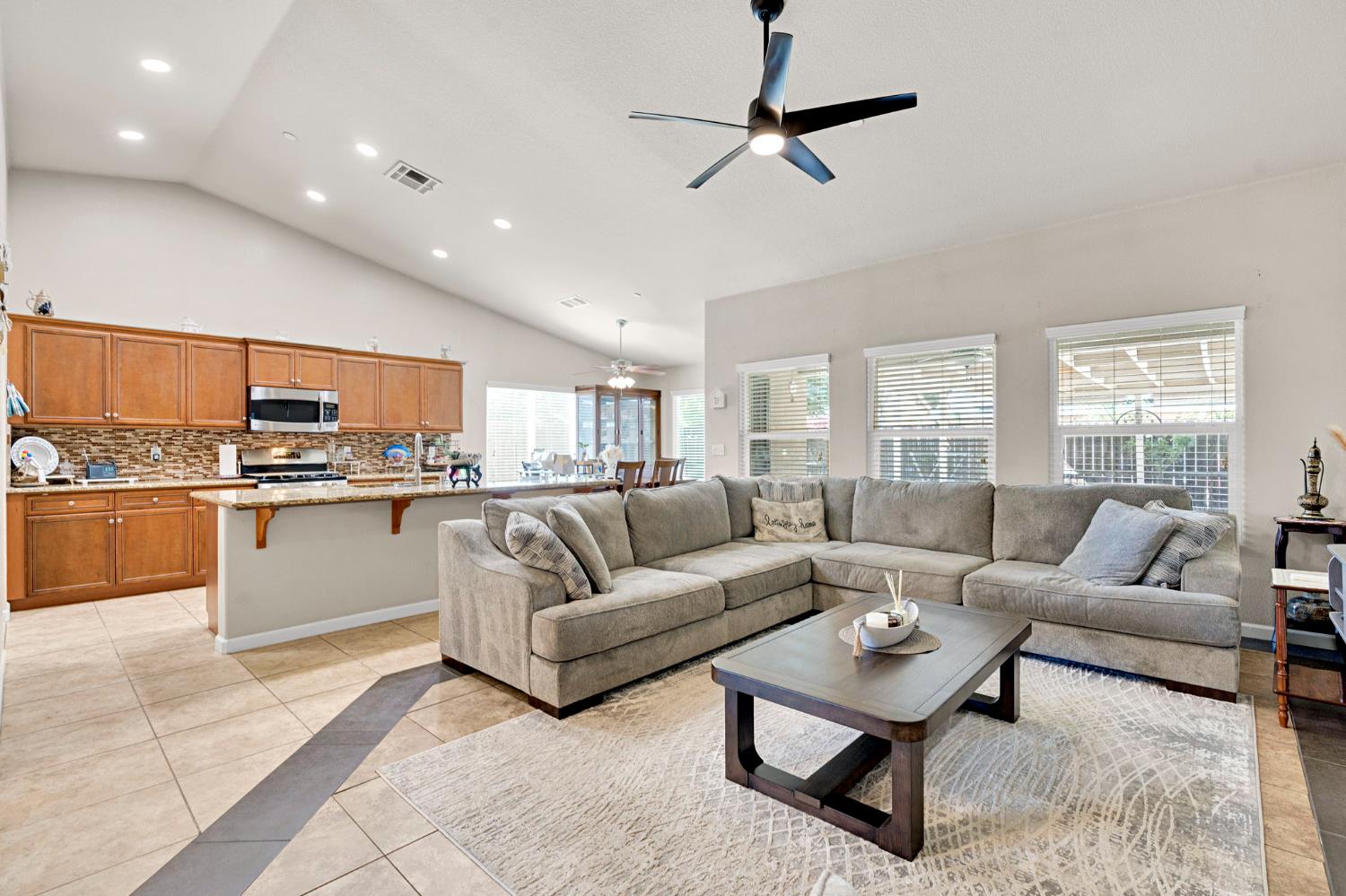 3091 N Apricot Ave, Fresno, CA 93727