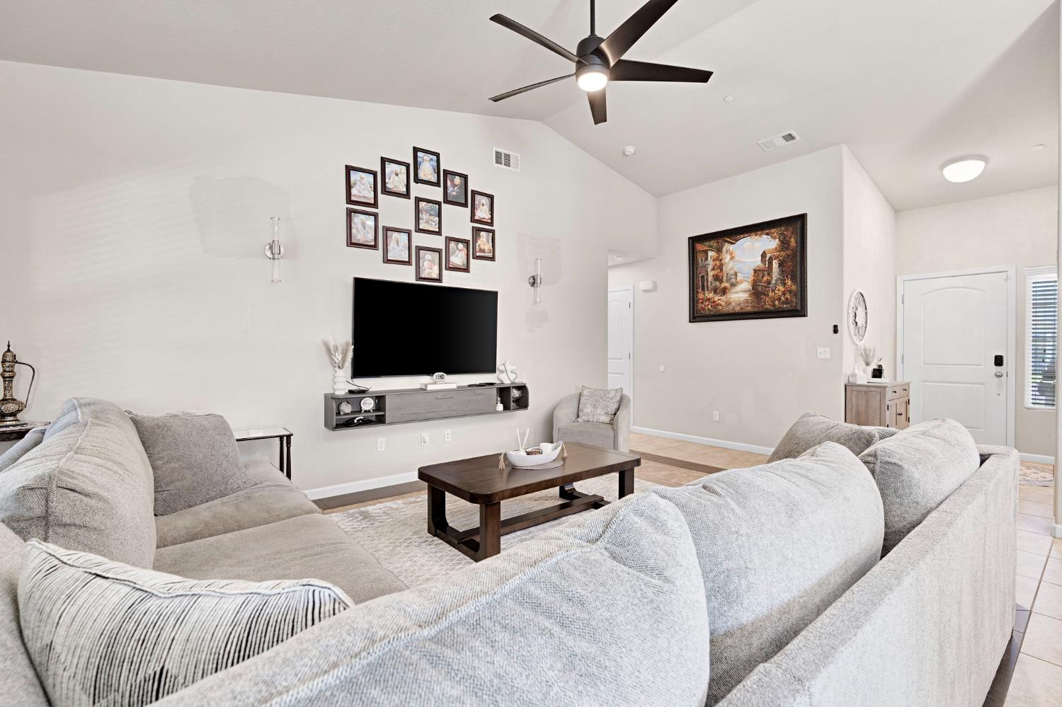 3091 N Apricot Ave, Fresno, CA 93727