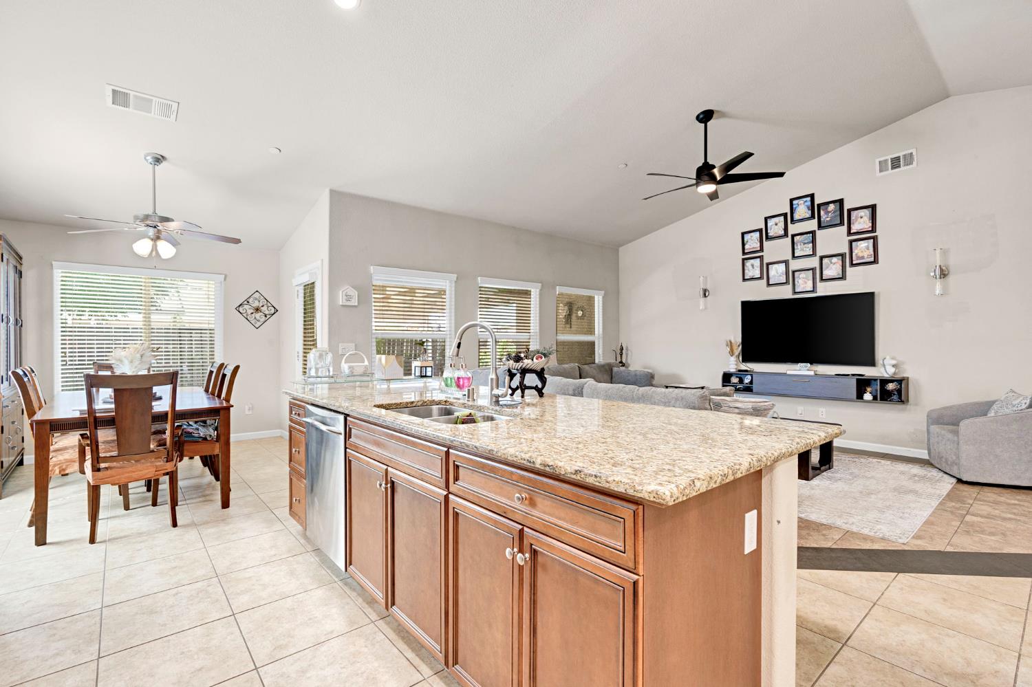 3091 N Apricot Ave, Fresno, CA 93727