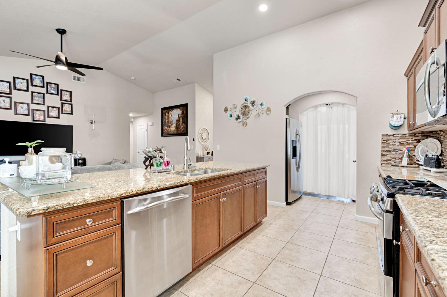 3091 N Apricot Ave, Fresno, CA 93727