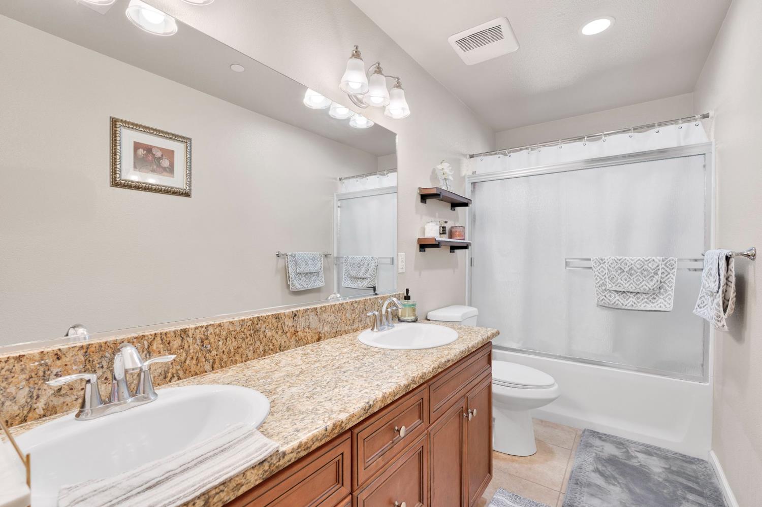 3091 N Apricot Ave, Fresno, CA 93727
