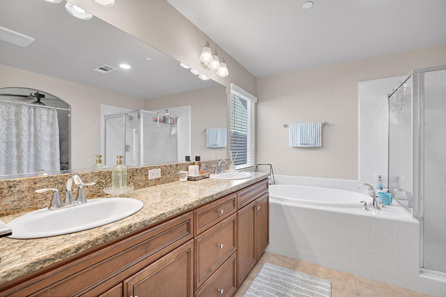 3091 N Apricot Ave, Fresno, CA 93727