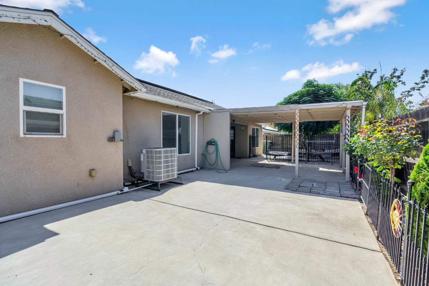 3091 N Apricot Ave, Fresno, CA 93727