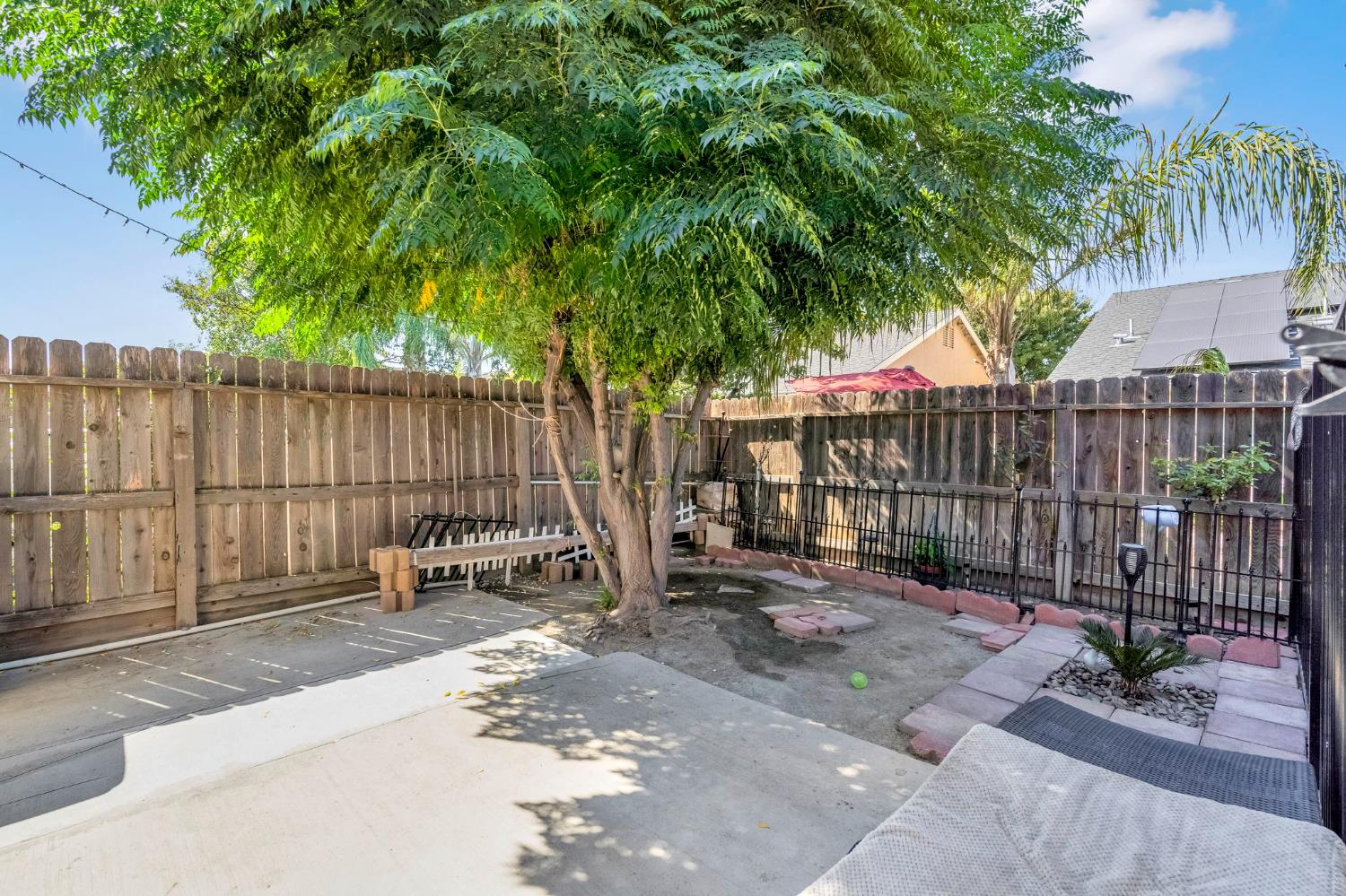 3091 N Apricot Ave, Fresno, CA 93727